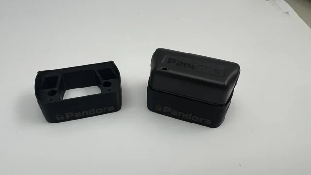 Abstandshalter für DMS 100 Bluetooth-Sensoren – einzeln und mit eingesetztem Sensor.
