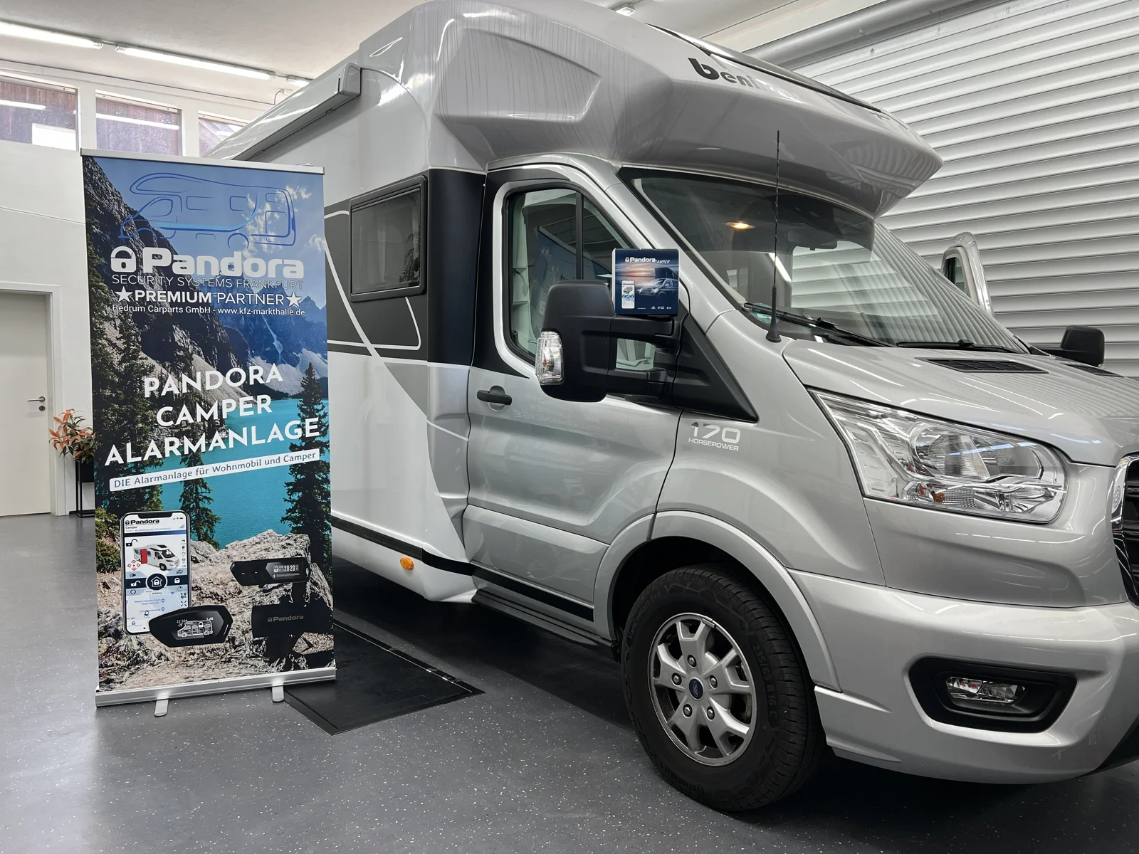 Benimar auf Ford Transit bei der Pandora Installation