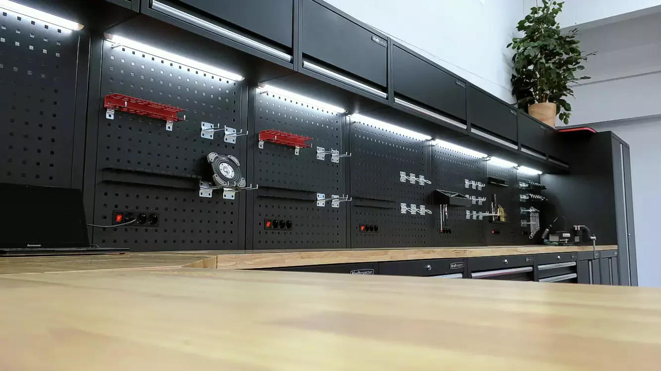 Pandora Einbau – Werkstatt-Impression 33