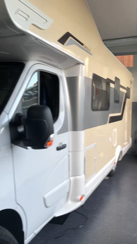 Wohnmobil beim Funktionstest