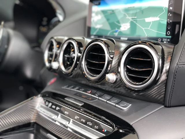 Mercedes AMG GT R – Mittelkonsole im Detail