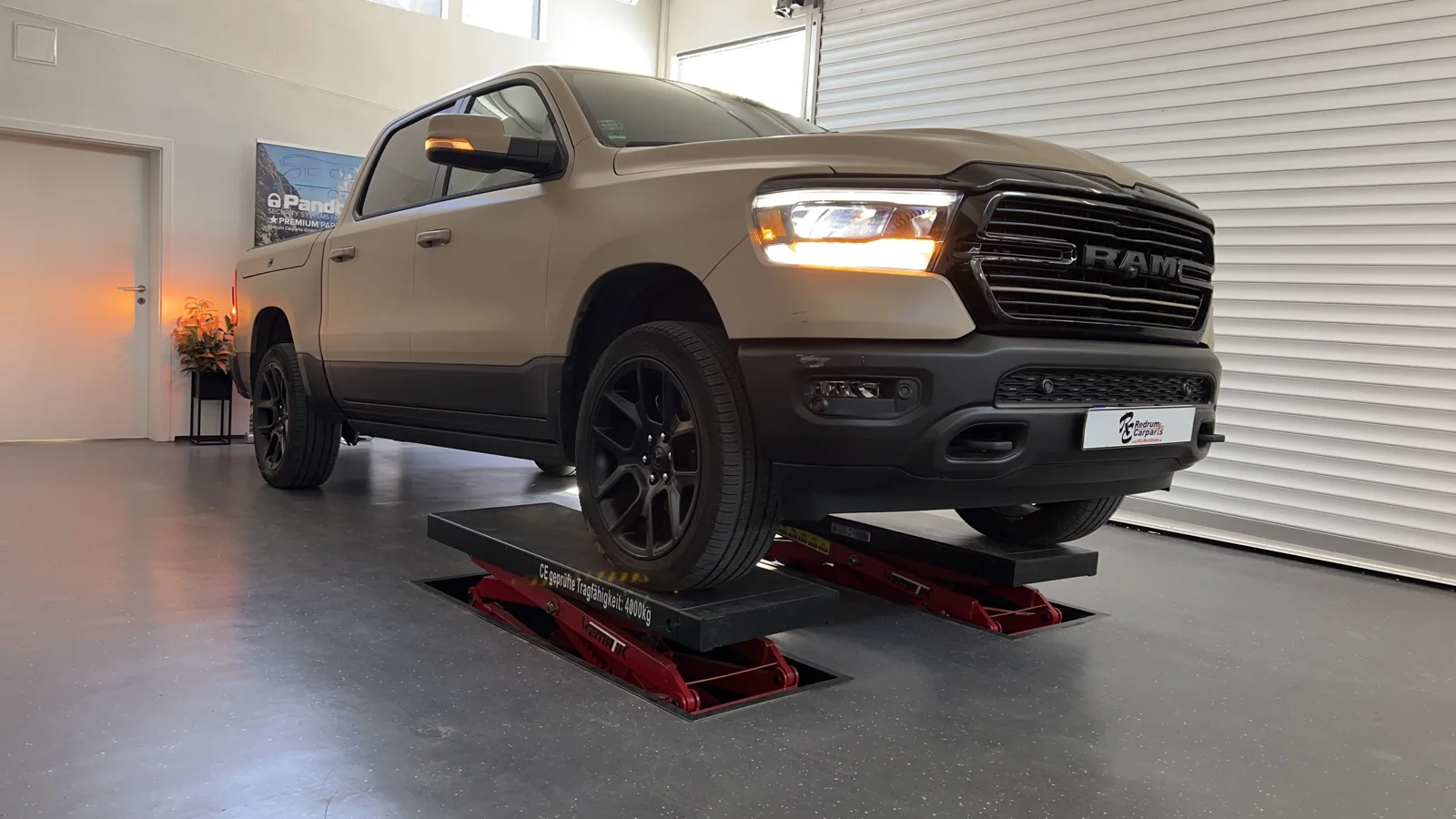 Dodge RAM mit Pandora Smart Pro V4 in unserer Einbauwerkstatt