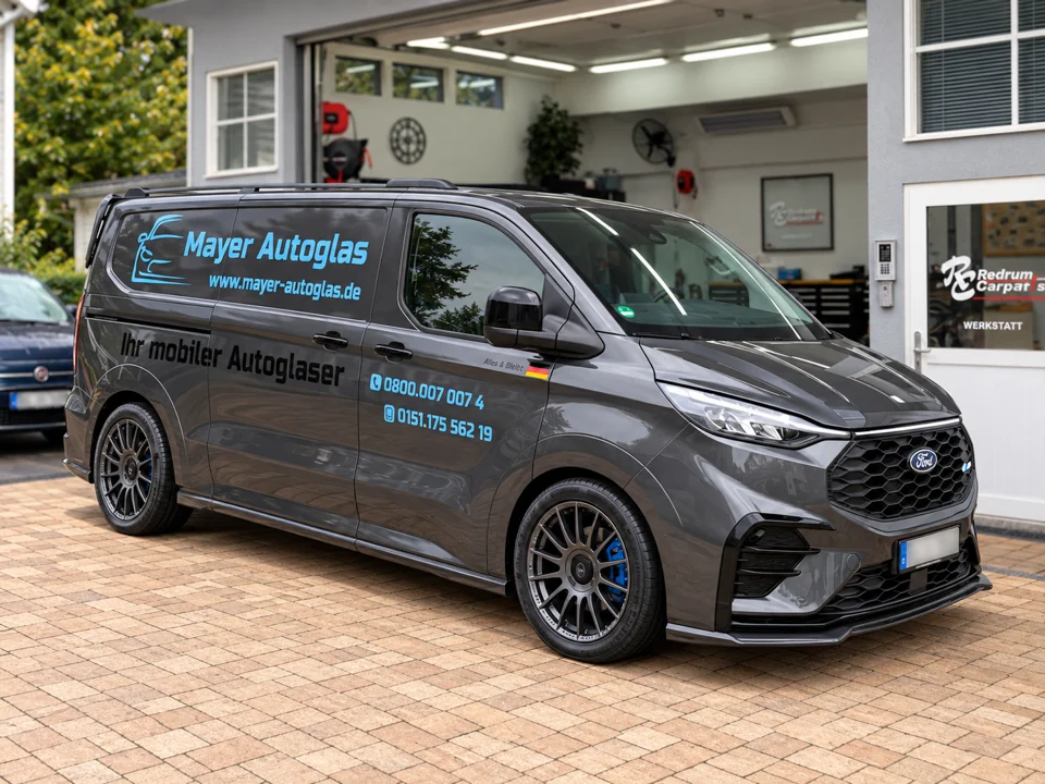 Ford Transit Custom Bus L2 vor unserer Einbauwerkstatt