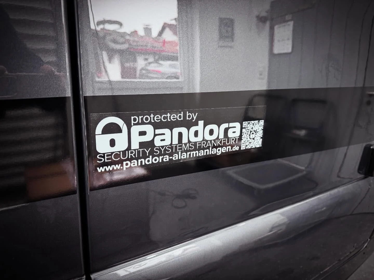 La Strada Nova – Protected by Pandora – ein sichtbares Zeichen für den zusätzlichen Schutz.