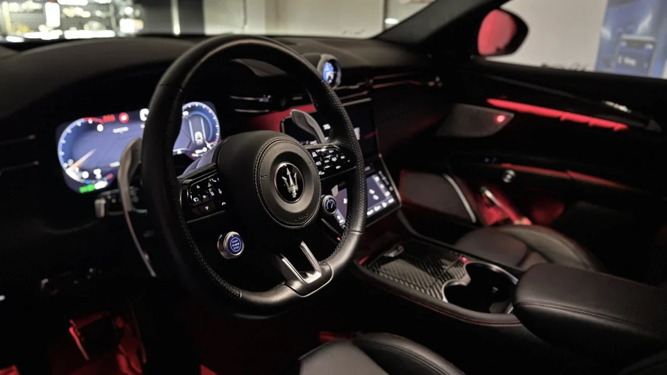 Das Cockpit des Grecale Trofeo.