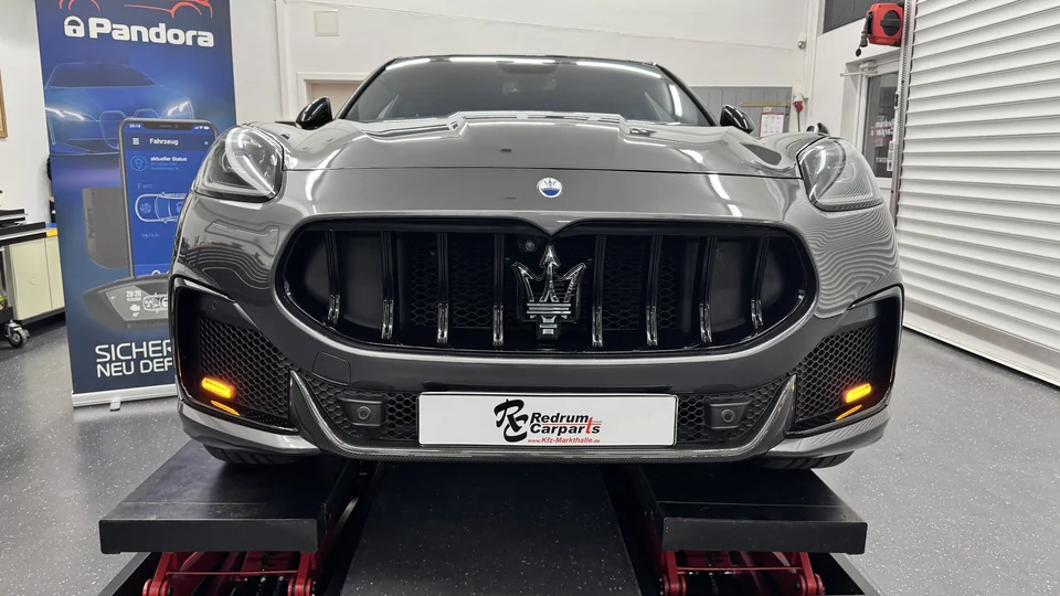 Die Front des Maserati Grecale Trofeo.