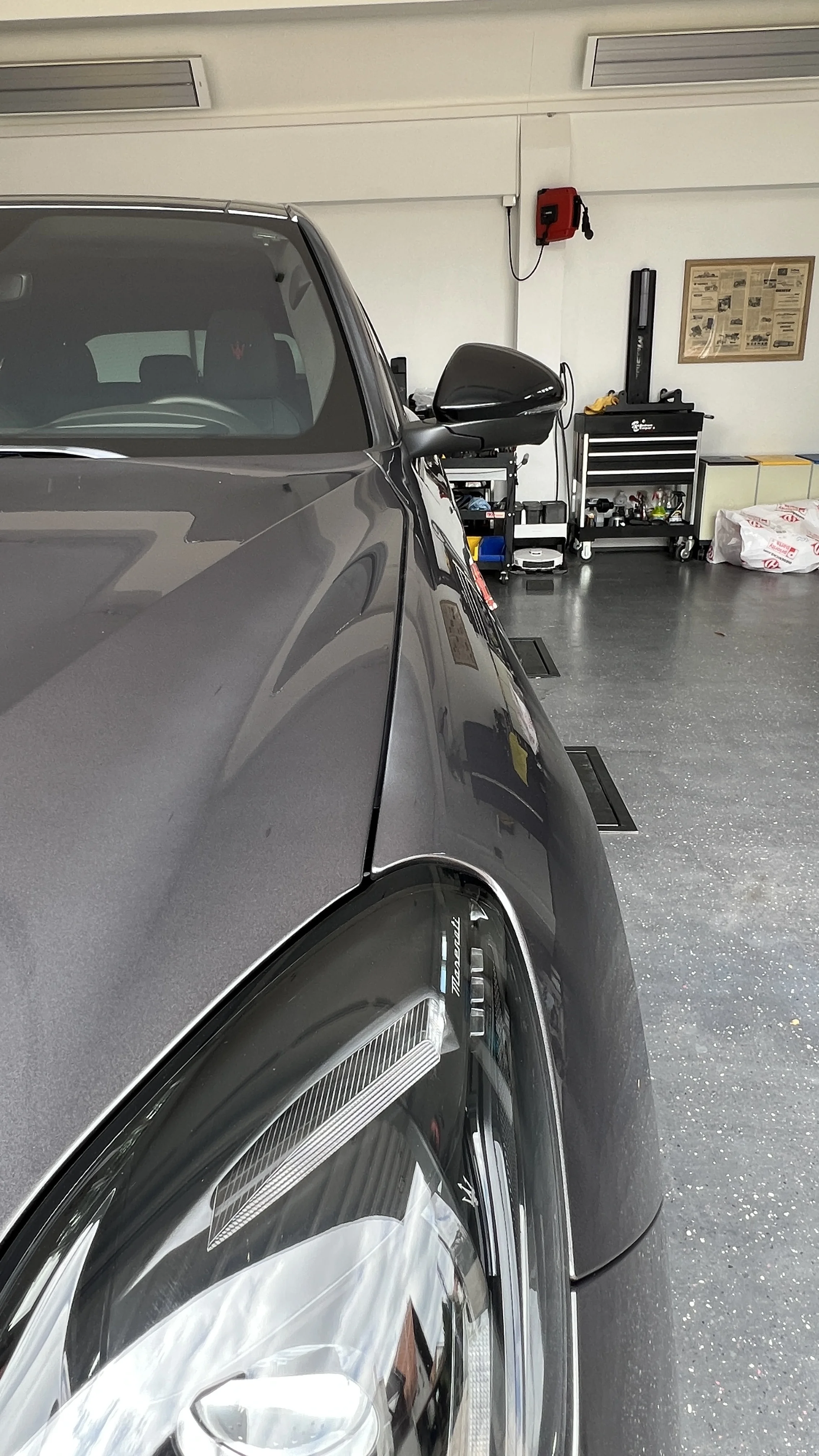 Maserati Grecale: Einblick entlang der Fahrzeugseite