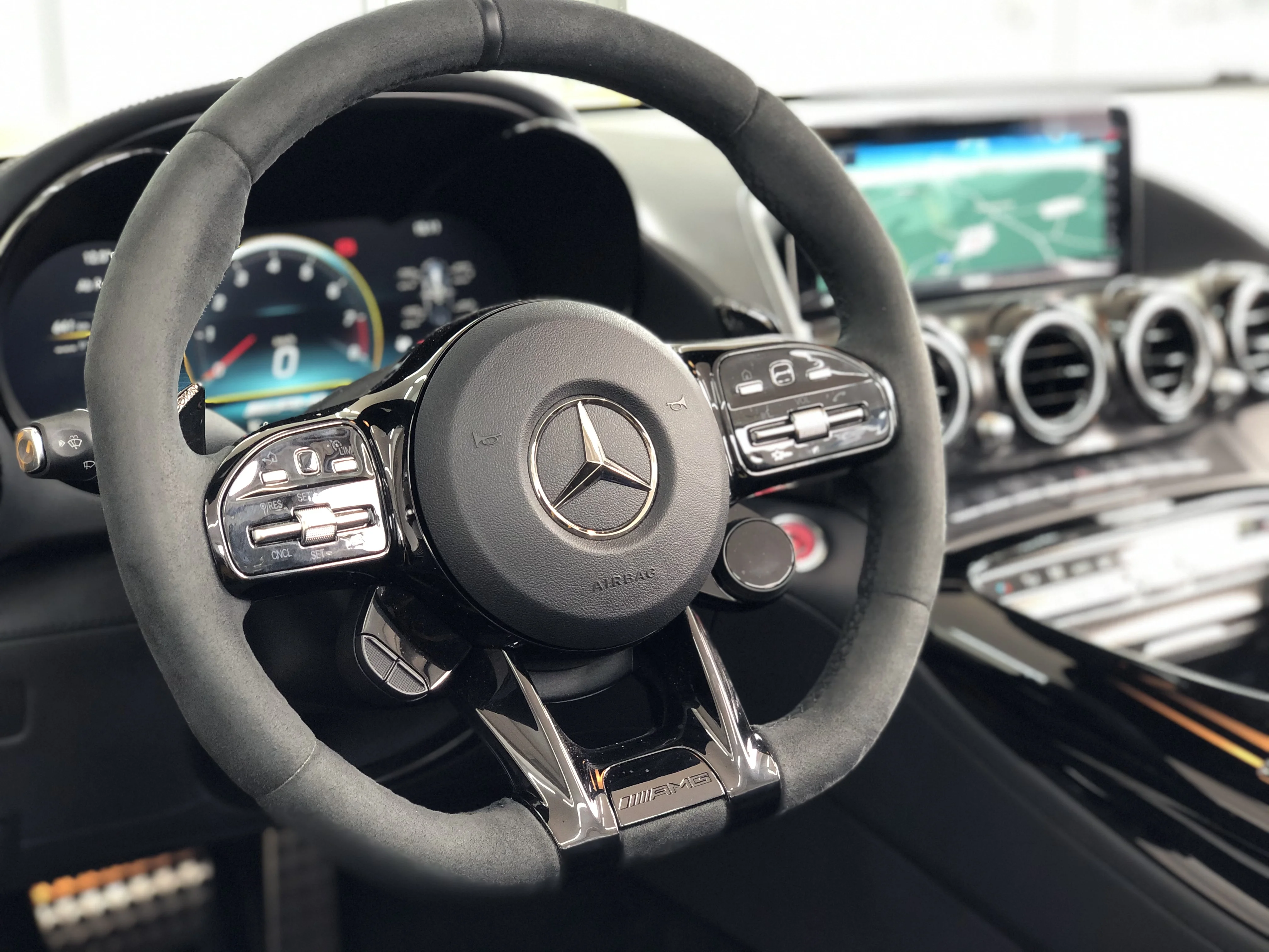 Mercedes-AMG Lenkrad und Cockpit – Einblick aus der Werkstatt