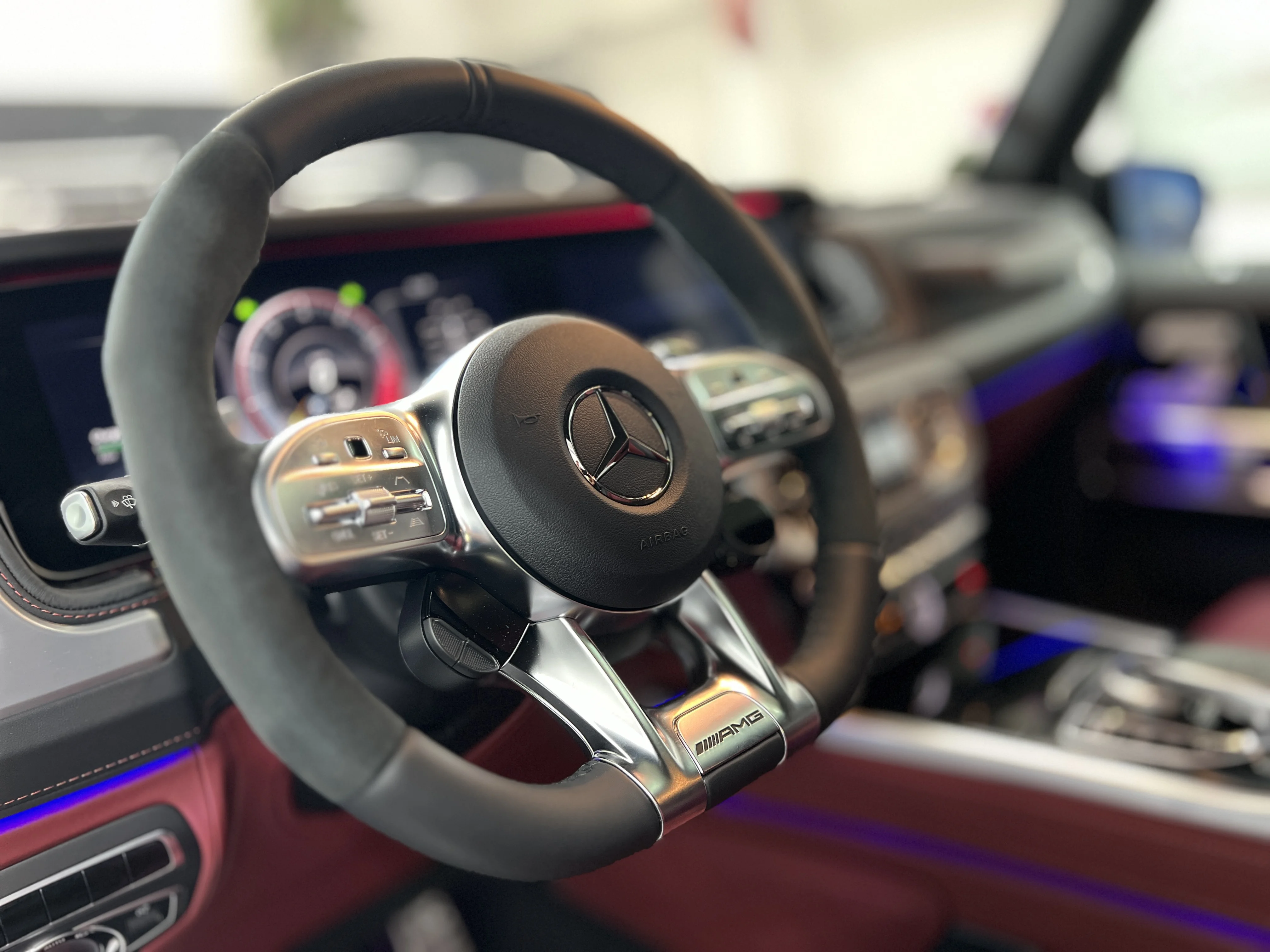 Mercedes-AMG Lenkrad und Innenraum – Impression aus der Werkstatt