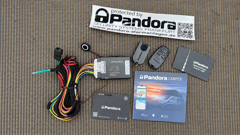 Pandora-Komponenten und vorbereiteter Kabelbaum.