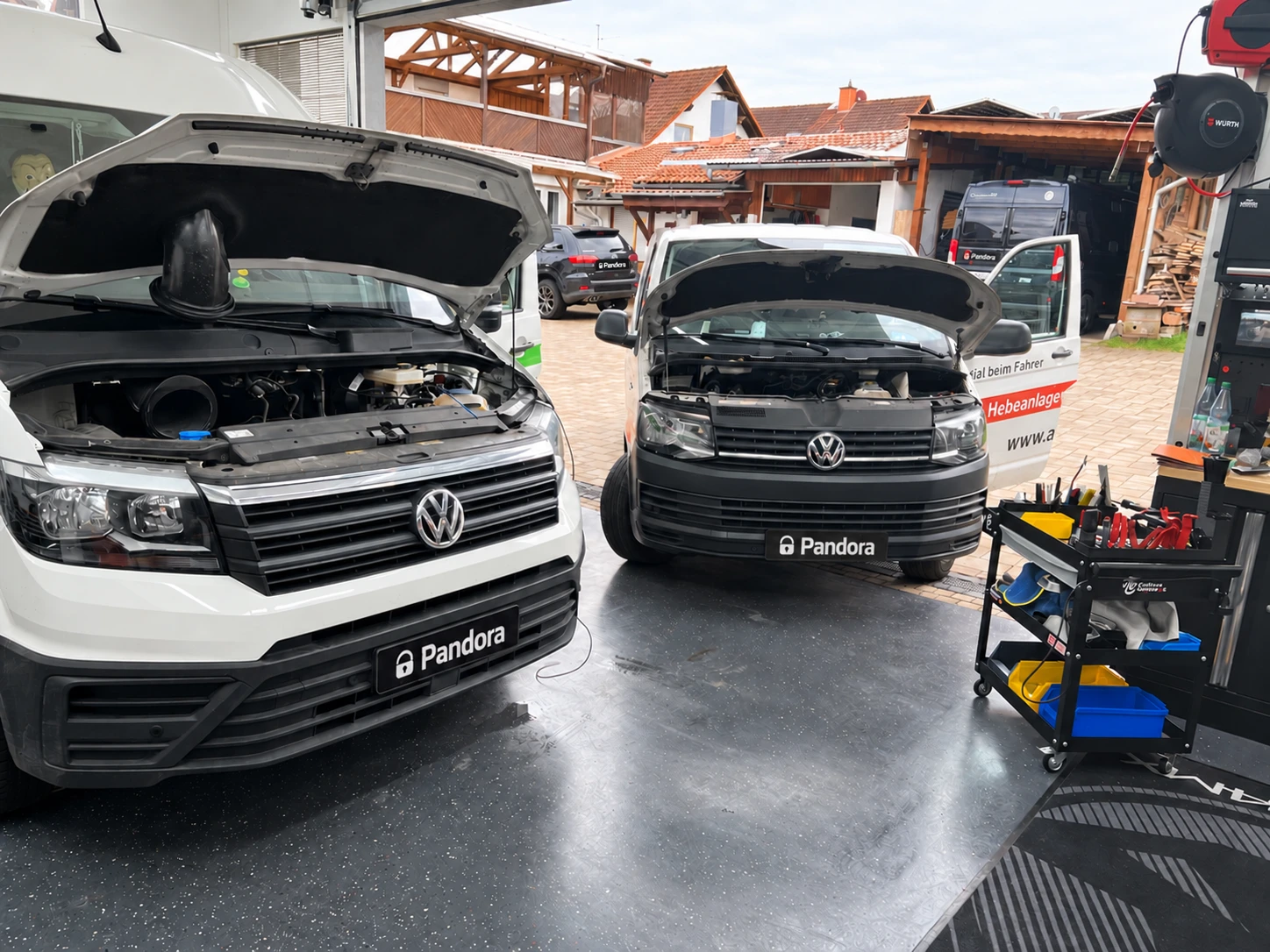 VW Crafter 2 und T6.1 – nur zwei Fahrzeuge aus der über 30 Fahrzeuge umfassenden Flotte des Kunden.